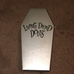 **LIVING DEAD DOLL** **DAHLIA VARIANT**